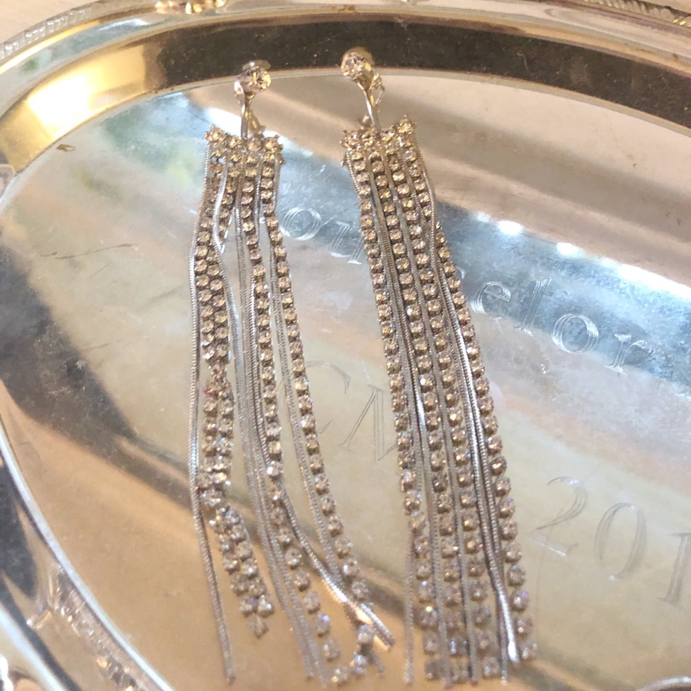 NWOT F21 Silver rhinestone dangle earrings